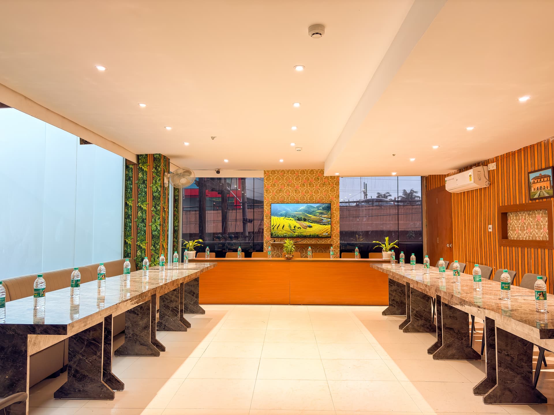 Banquet Hall Gallery Image 1