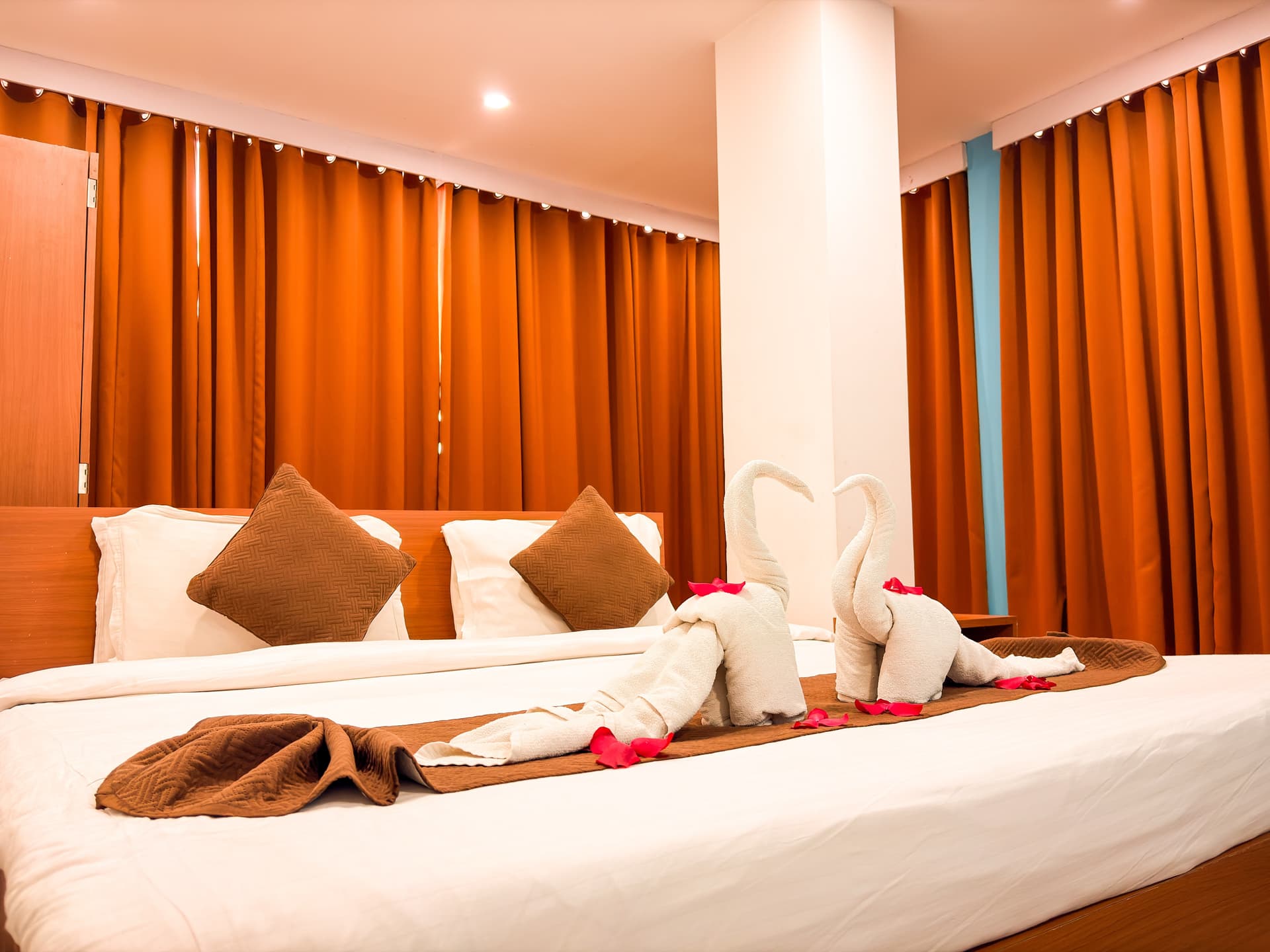 Deluxe Room - Photo 10
