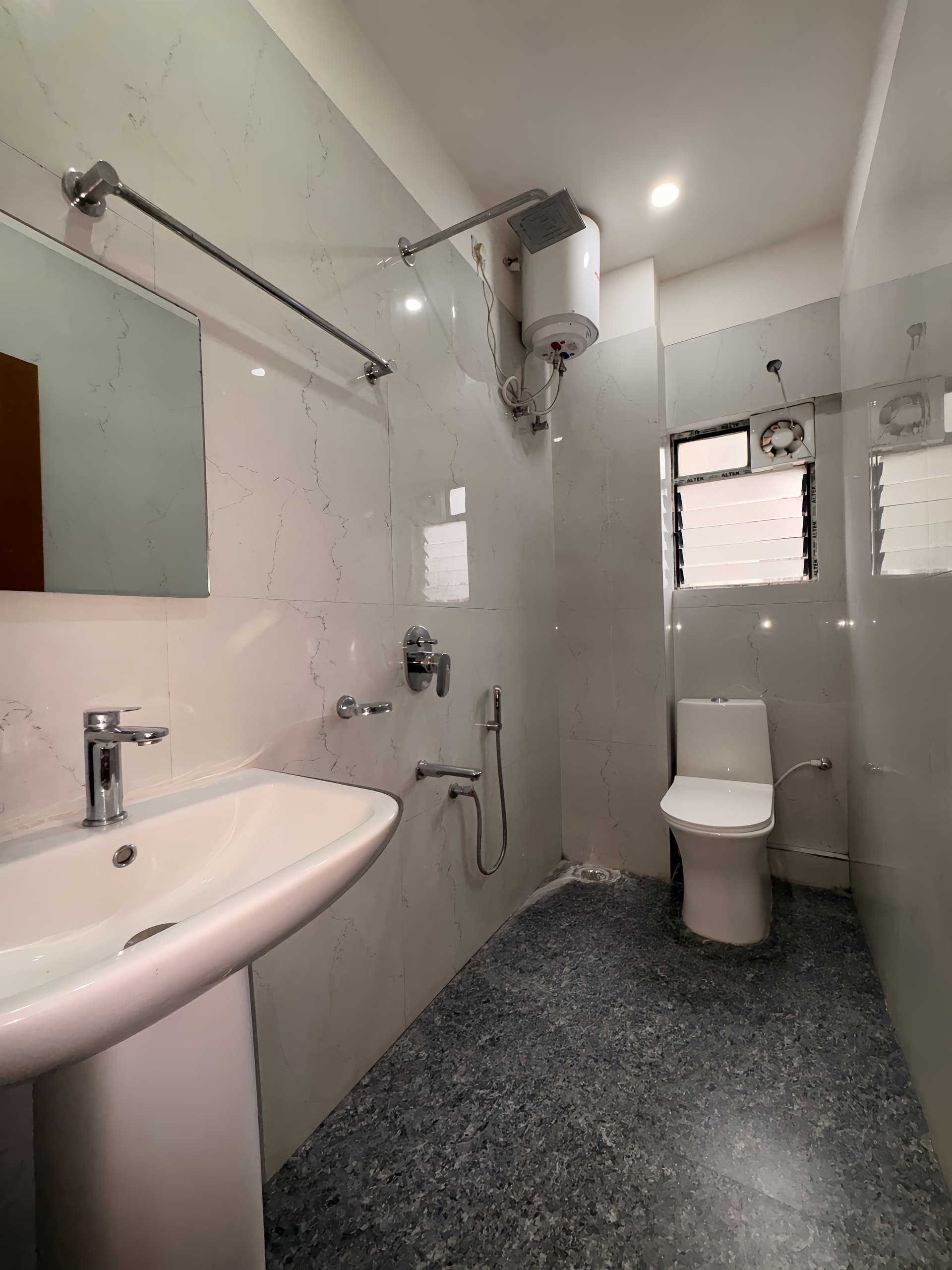 Premium Standard  - Photo 1